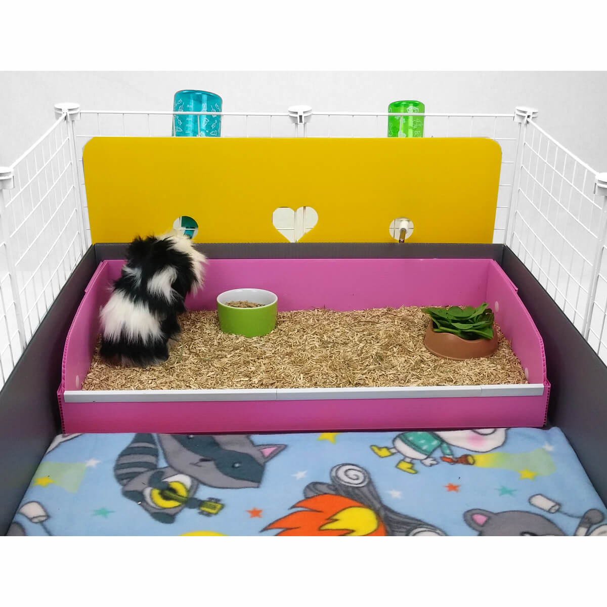 Yellow backsplash with heart cutout in a silver C&C guinea pig cage