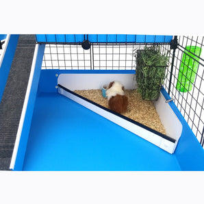White corner kitchen in a light blue C&C guinea pig cage